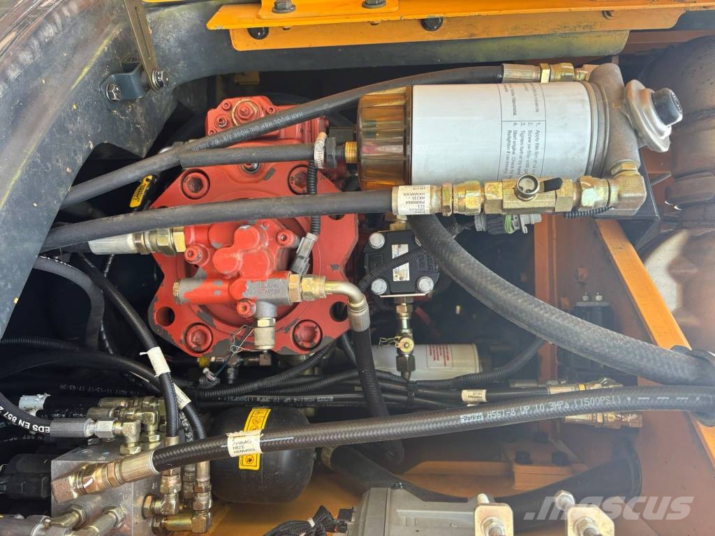 Hyundai HX 235 LCR حفارات زحافة