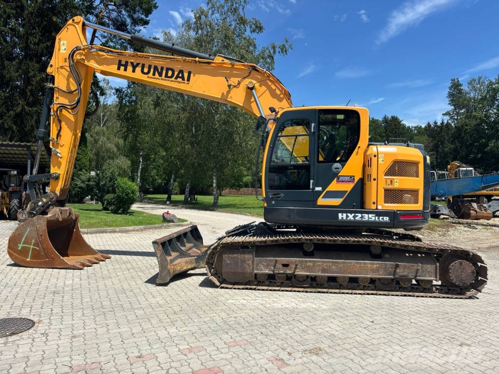 Hyundai HX 235 LCR حفارات زحافة