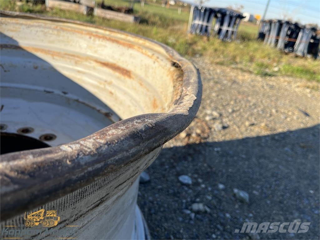 Komatsu 941 20x34 Used/Beg الإطارات والعجلات والحافات