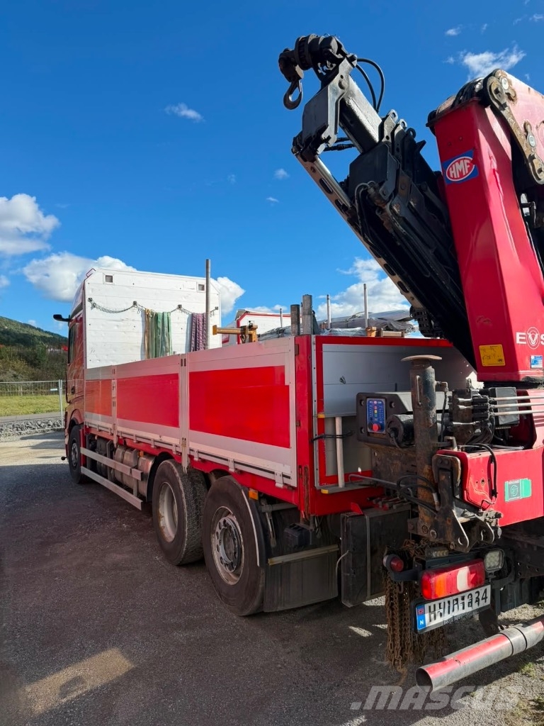 Mercedes-Benz ACTROS 2558 L Camion plateau ridelle avec grue