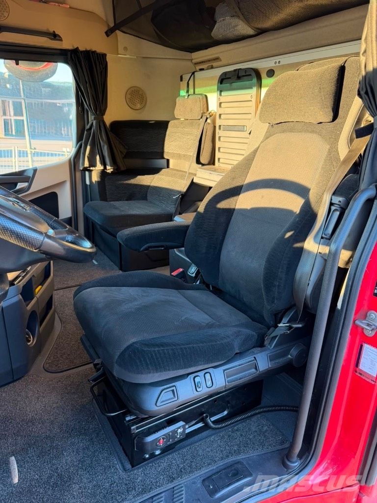 Mercedes-Benz ACTROS 2558 L Camion plateau ridelle avec grue