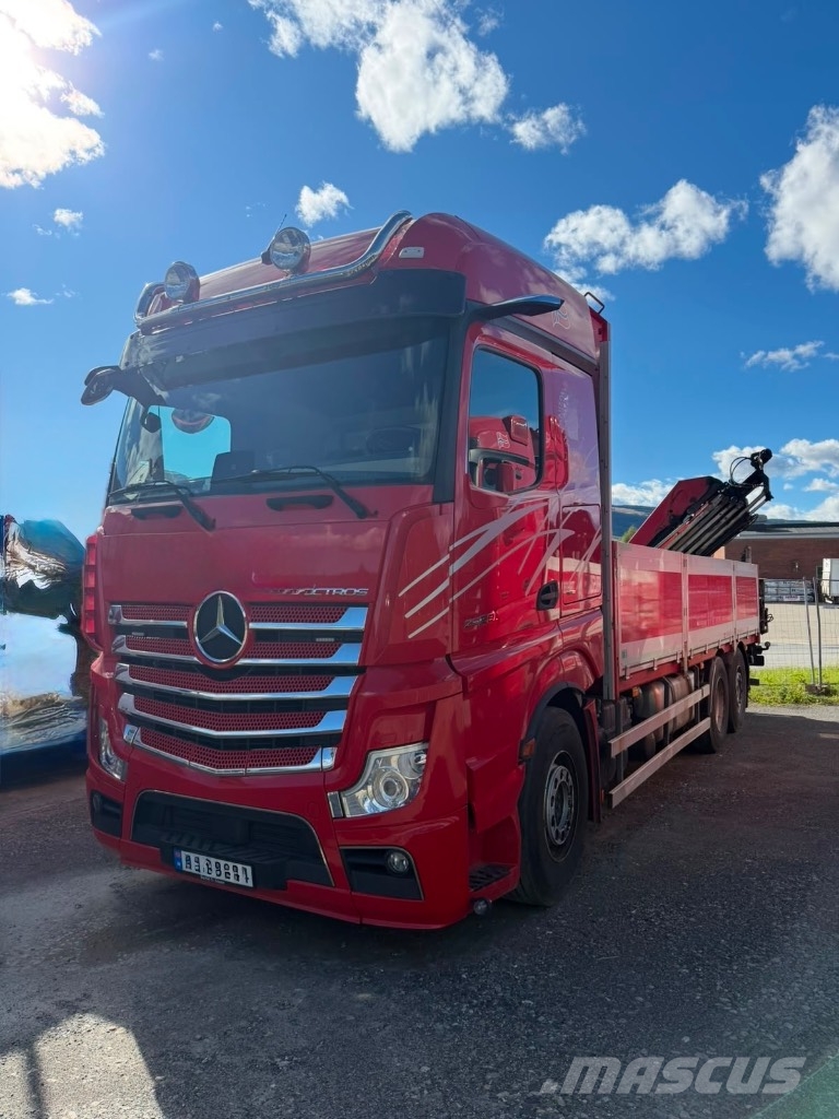 Mercedes-Benz ACTROS 2558 L Camion plateau ridelle avec grue