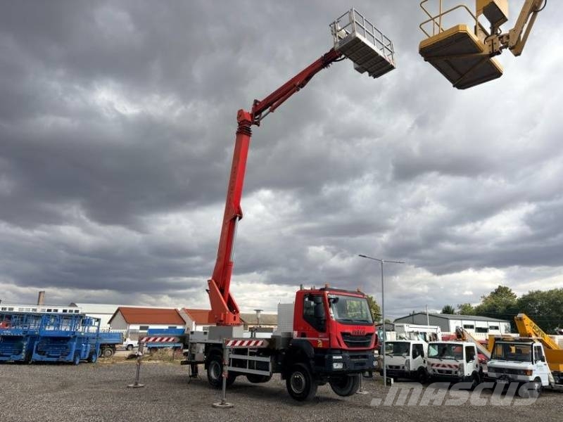 Iveco Trakker 4X4 Multitel MJ375- 37,5m, 500 kg Teherautóra szerelt emelők és állványok