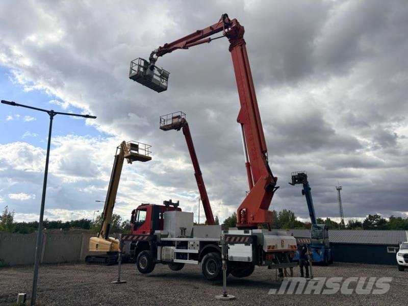 Iveco Trakker 4X4 Multitel MJ375- 37,5m, 500 kg Teherautóra szerelt emelők és állványok