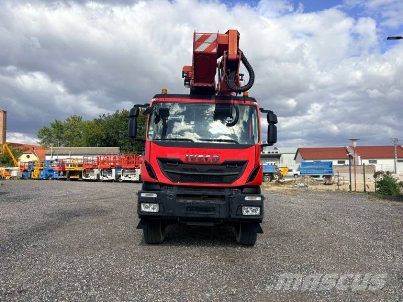 Iveco Trakker 4X4 Multitel MJ375- 37,5m, 500 kg Teherautóra szerelt emelők és állványok