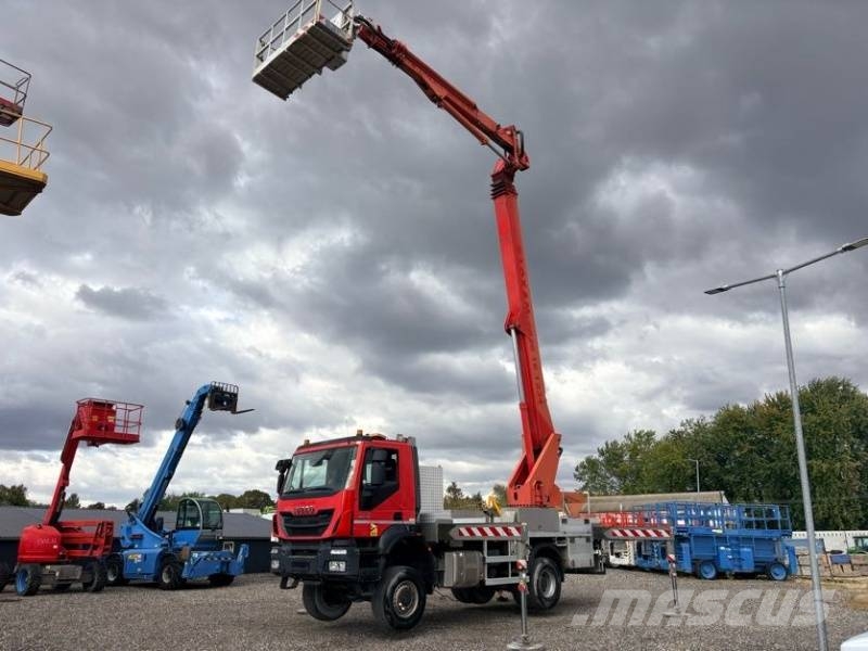 Iveco Trakker 4X4 Multitel MJ375- 37,5m, 500 kg Teherautóra szerelt emelők és állványok