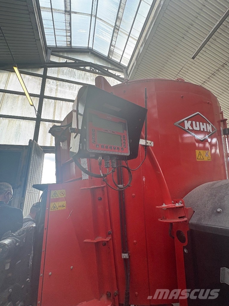 Kuhn Profile 24,2 DL 混合餵料機