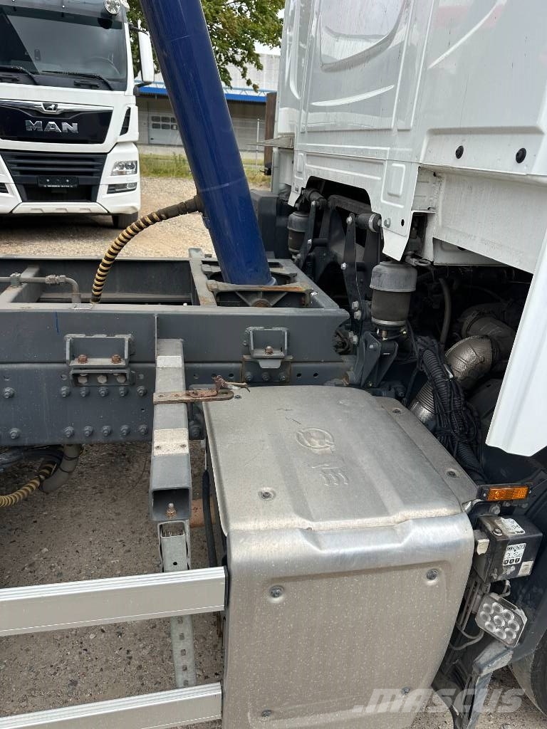 DAF XF 530 6x2 //Volume tipper 45m3 // Trailer 59m3 Camiones bañeras basculantes o volquetes