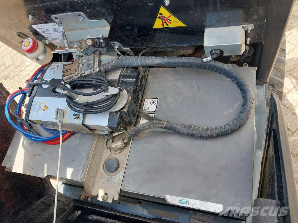 GiANT G 2200 E X-tra Kolesni nakladalci