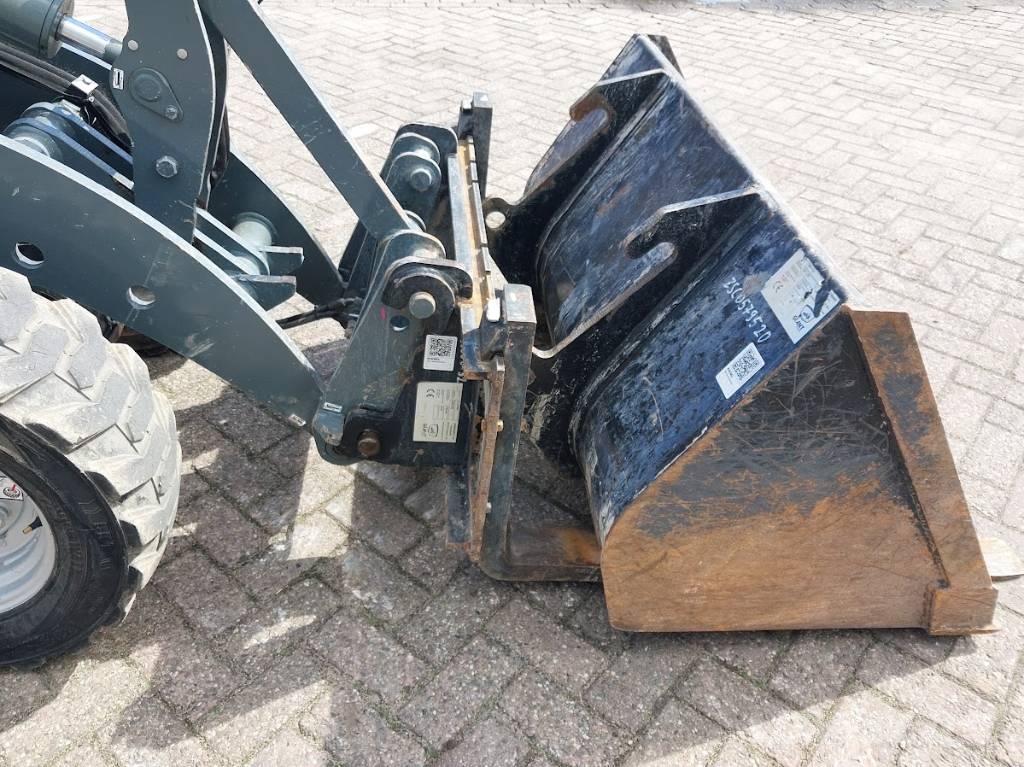 GiANT G 2200 E X-tra Kolesni nakladalci