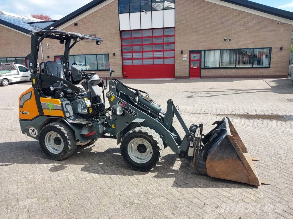 GiANT G 2200 E X-tra Kolesni nakladalci