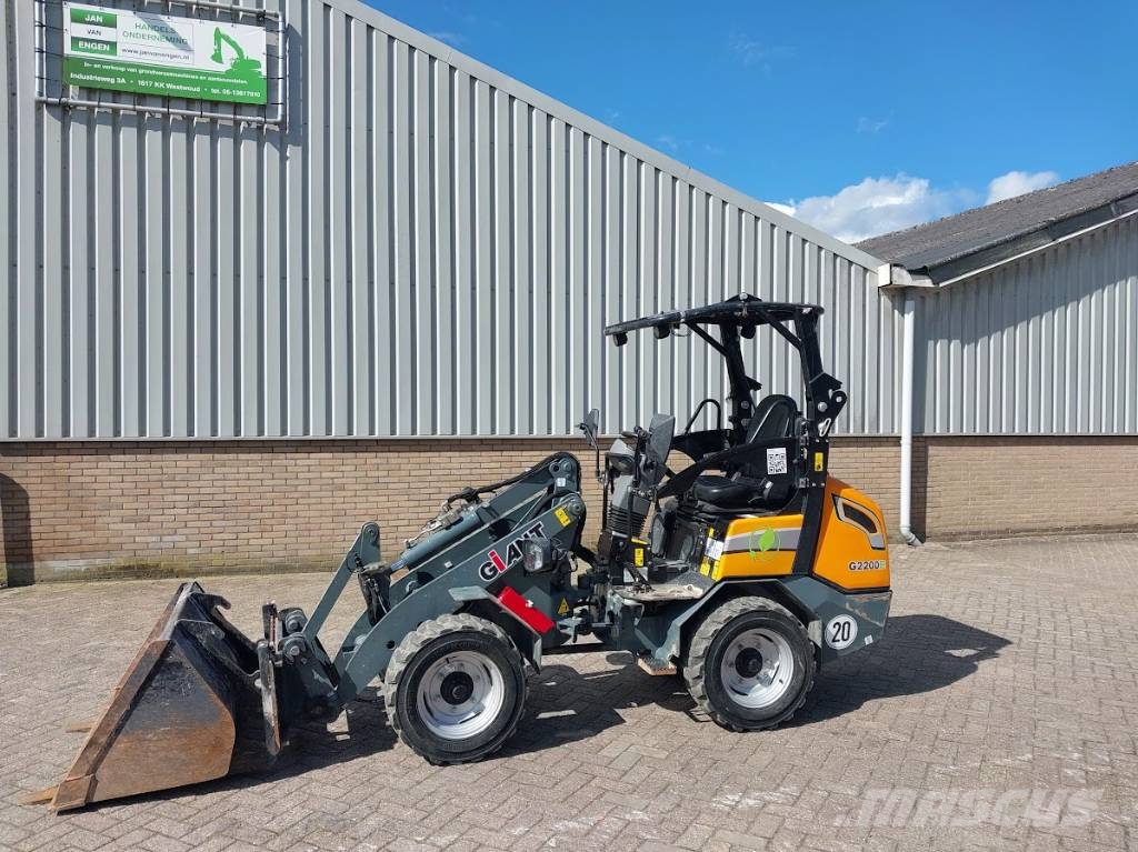 GiANT G 2200 E X-tra Kolesni nakladalci