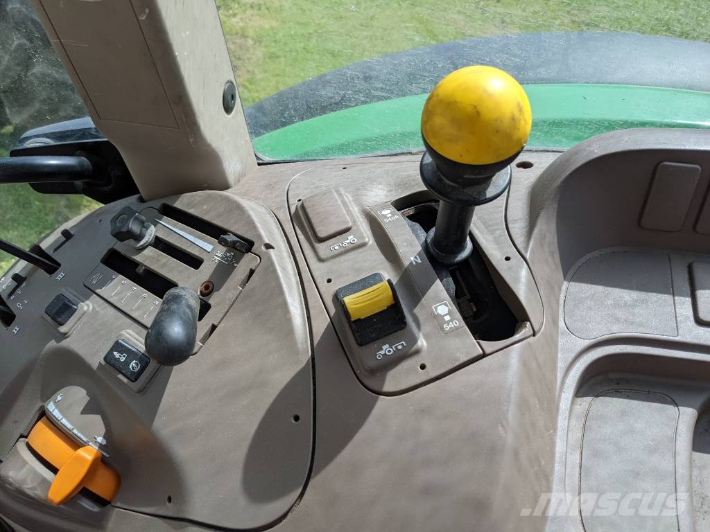 John Deere 5100M الجرارات