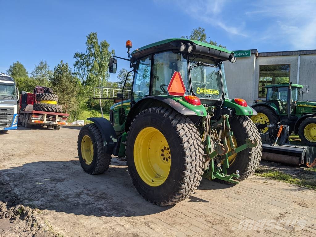 John Deere 5100M الجرارات
