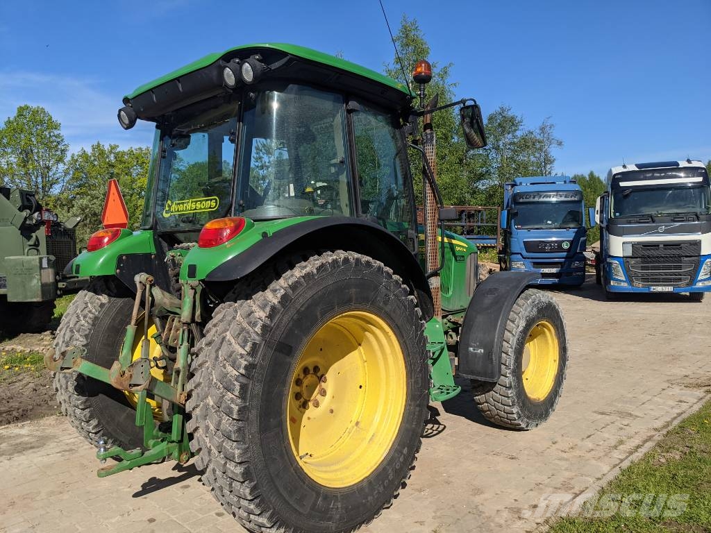 John Deere 5100M الجرارات