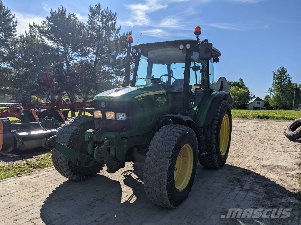 John Deere 5100M الجرارات