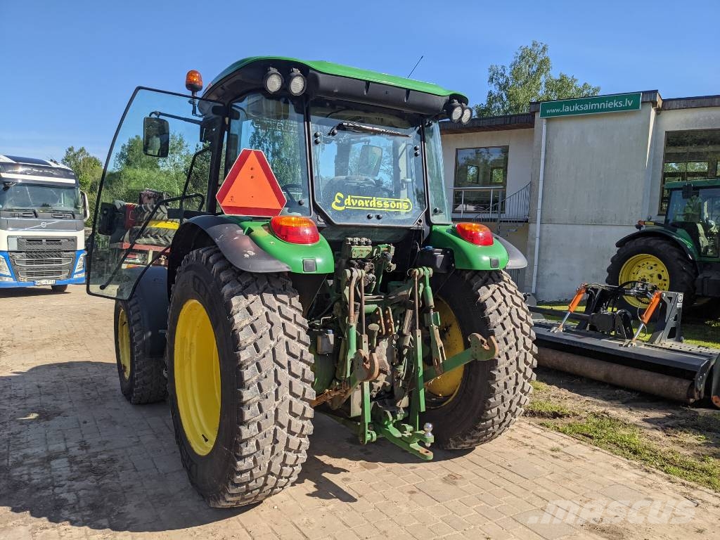 John Deere 5100M الجرارات