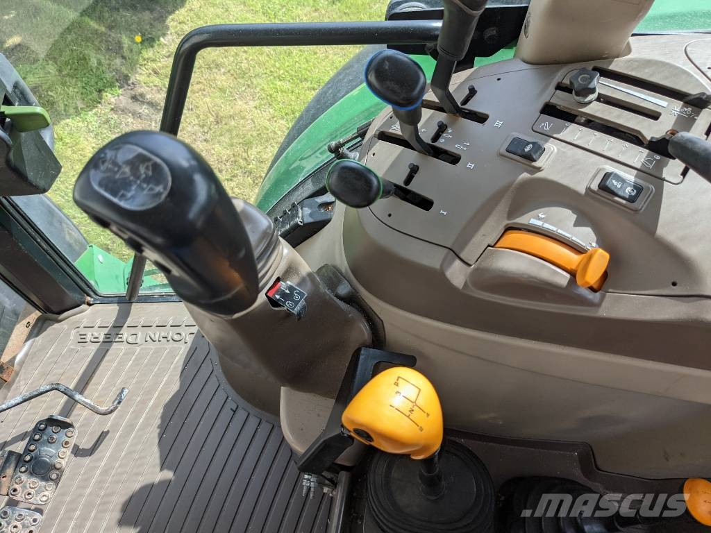 John Deere 5100M الجرارات
