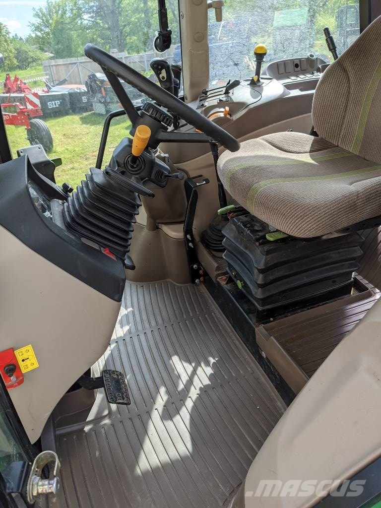 John Deere 5100M الجرارات