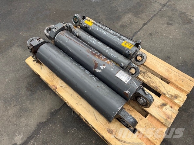 CASE 330 B USED PARTS Podvozky a zavesenie kolies