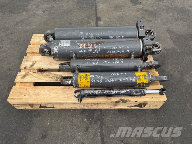 CASE 330 B USED PARTS Podvozky a zavesenie kolies
