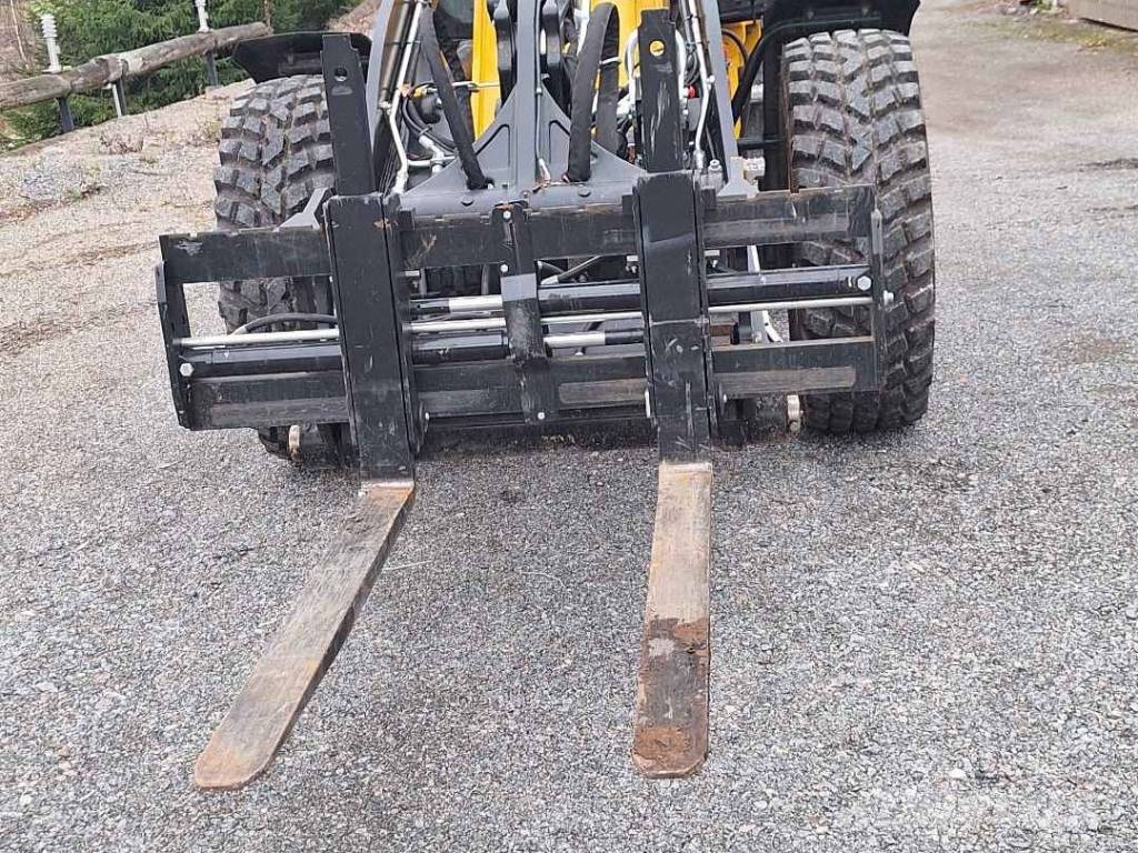 JCB 409 + työlaitteet Radlader