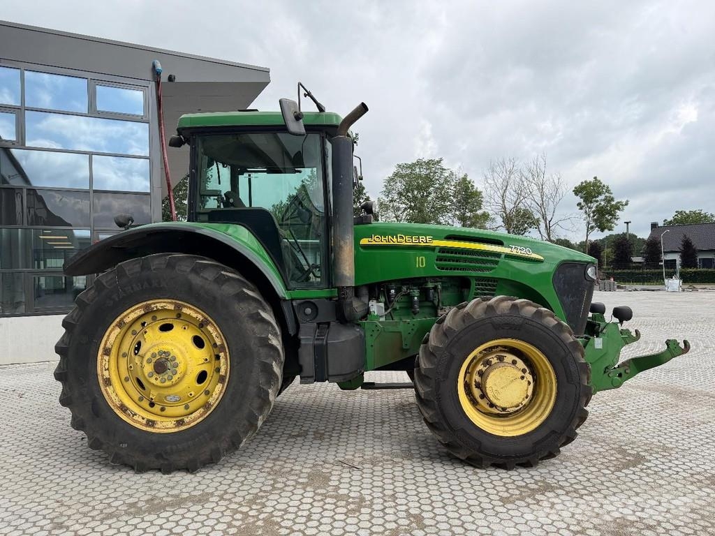 John Deere 7720 PQ - No TLS - Good Condition Tractoare