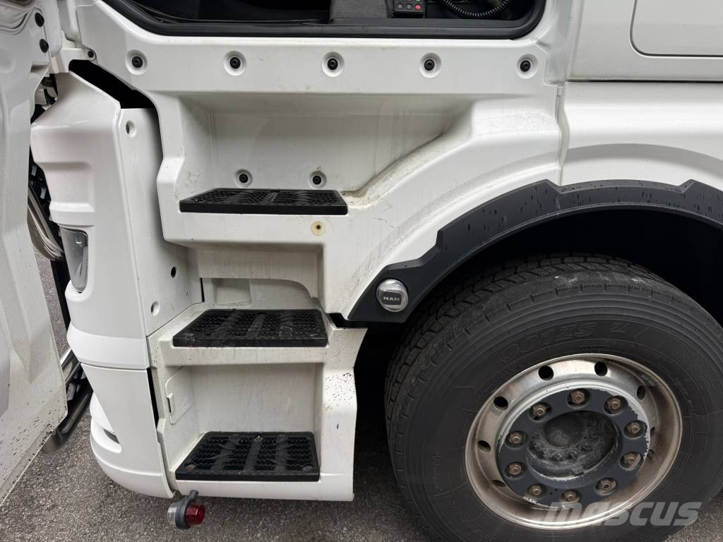MAN TGX 26.510 6x2 Box body trucks