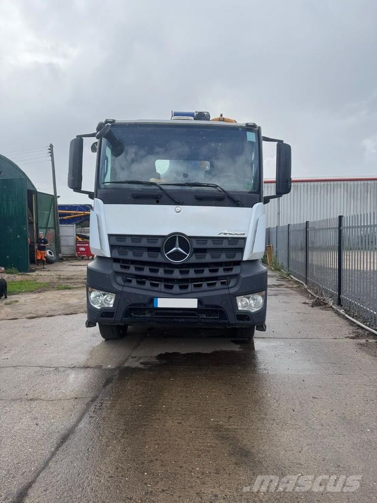 Cifa K-series K35L on Mercedes Actros Pompe à béton