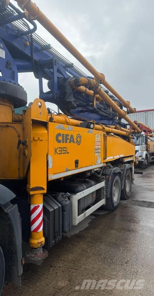 Cifa K-series K35L on Mercedes Actros Pompe à béton