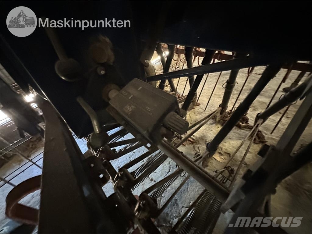 Nordsten Lift-o-matic Mechanické sejačky