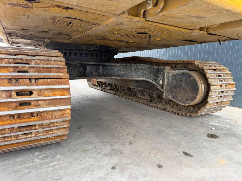 CAT 330 07A Excavatoare cu roti