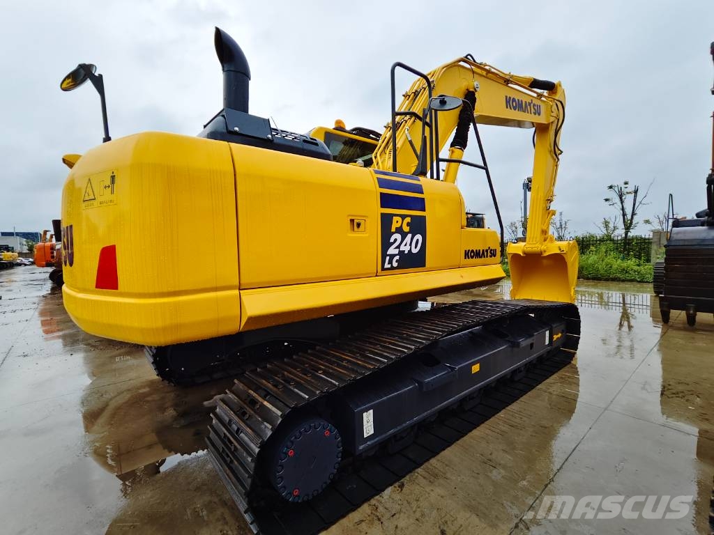 Komatsu PC240 Kāpurķēžu ekskavatori