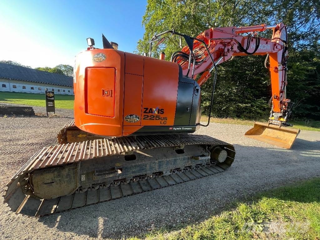 Hitachi ZX 225 US / ZX225Us gravemaskine Kāpurķēžu ekskavatori