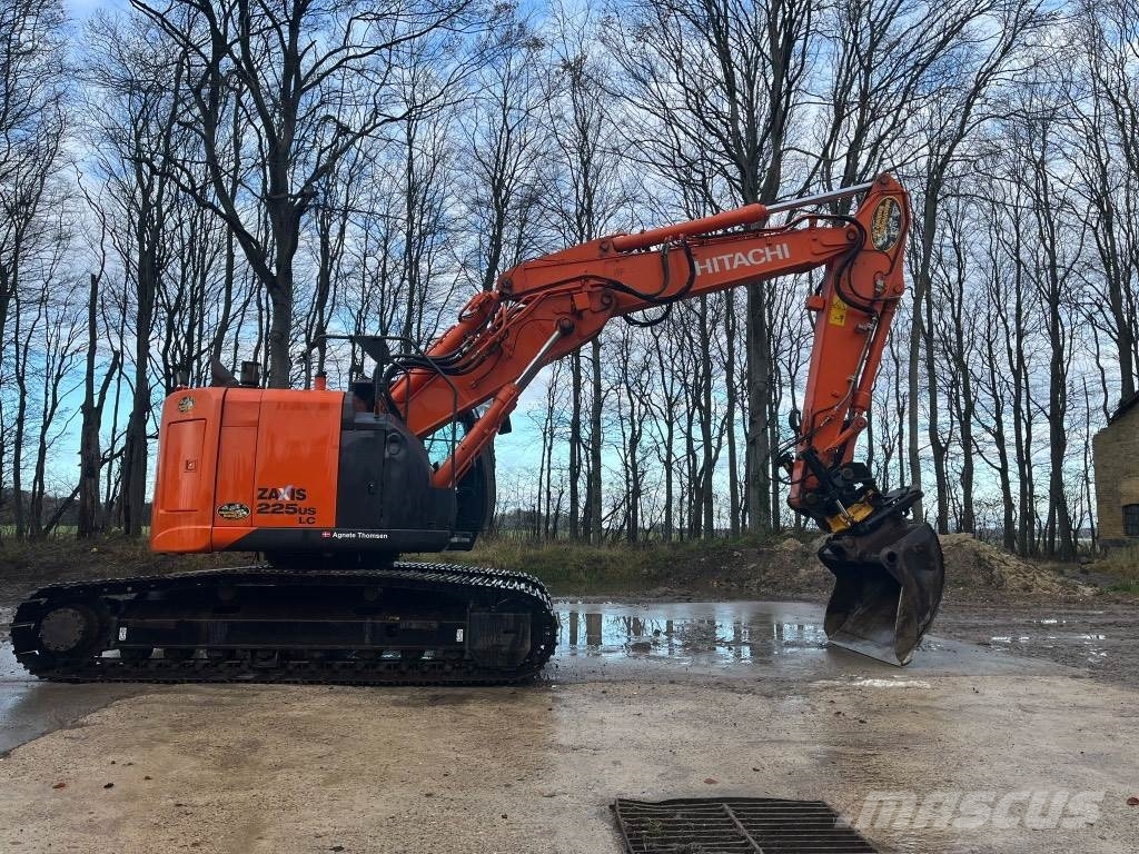 Hitachi ZX 225 US / ZX225Us gravemaskine Kāpurķēžu ekskavatori