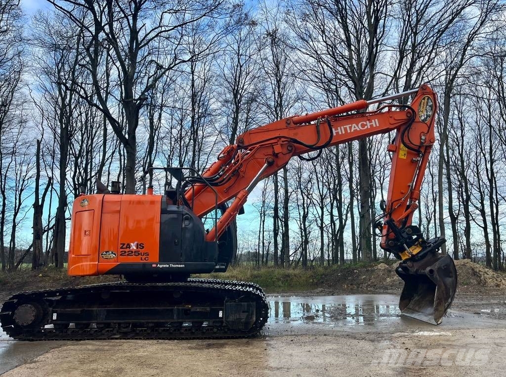 Hitachi ZX 225 US / ZX225Us gravemaskine Kāpurķēžu ekskavatori