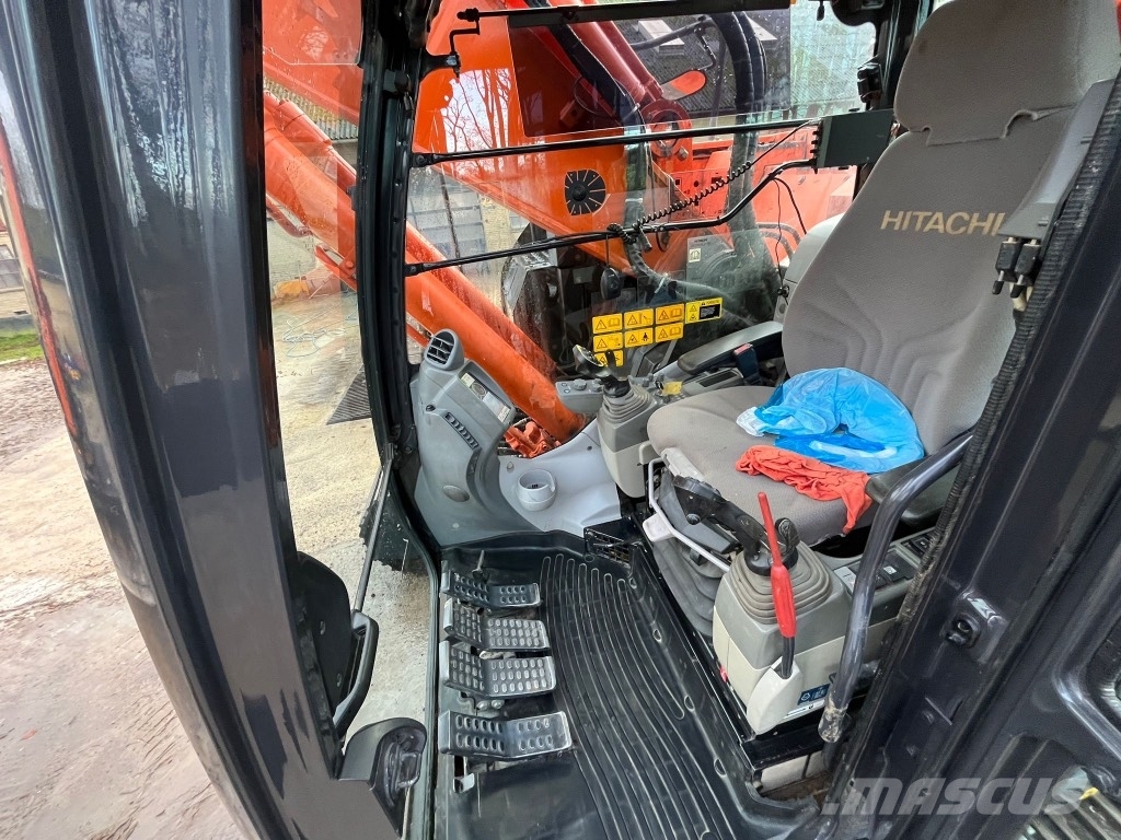 Hitachi ZX 225 US / ZX225Us gravemaskine Kāpurķēžu ekskavatori