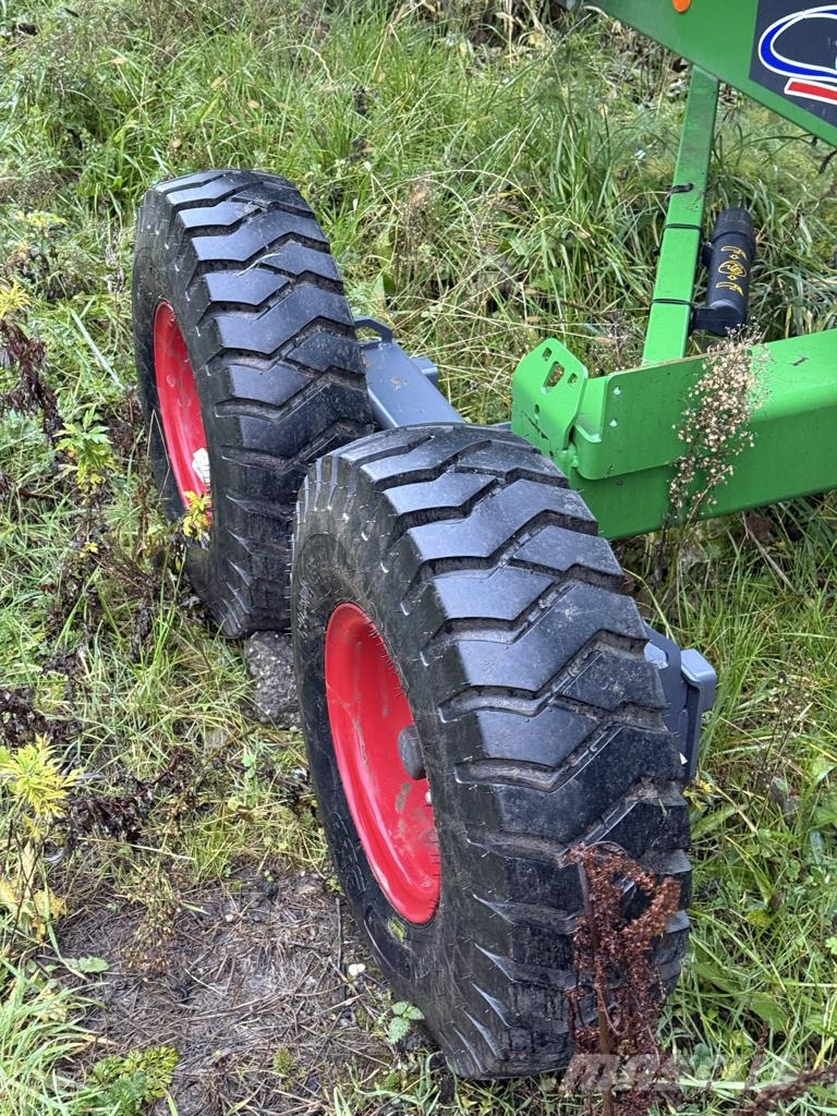John Deere T560i HM 联合收割机
