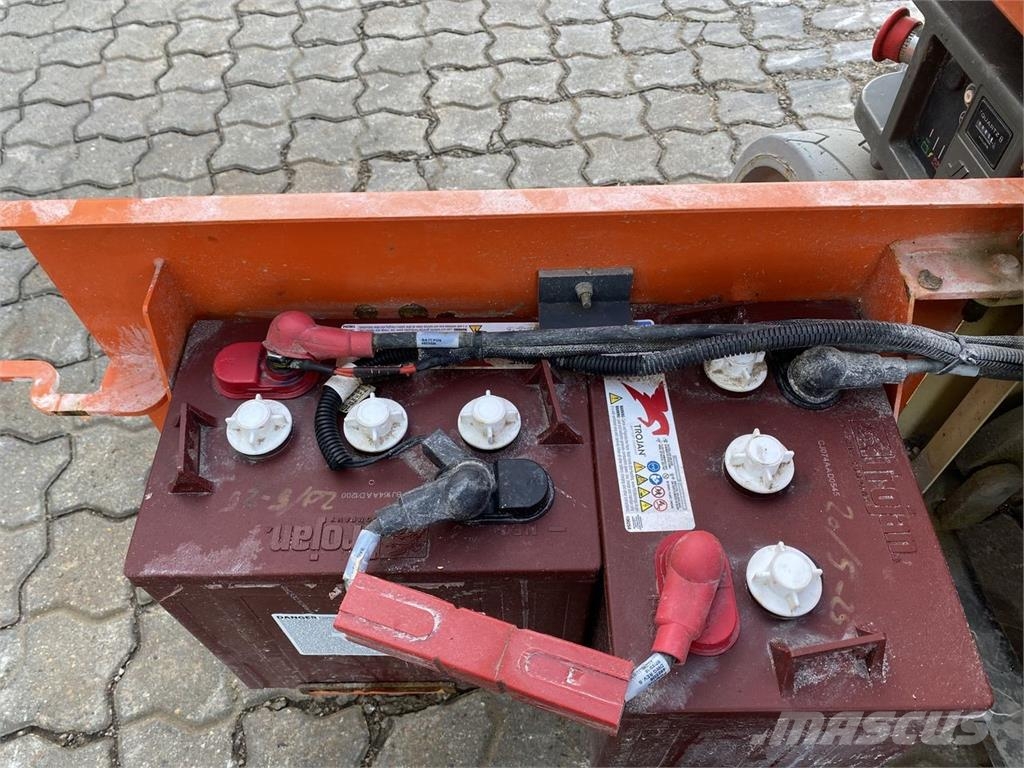 JLG 1230ES Saksilavat