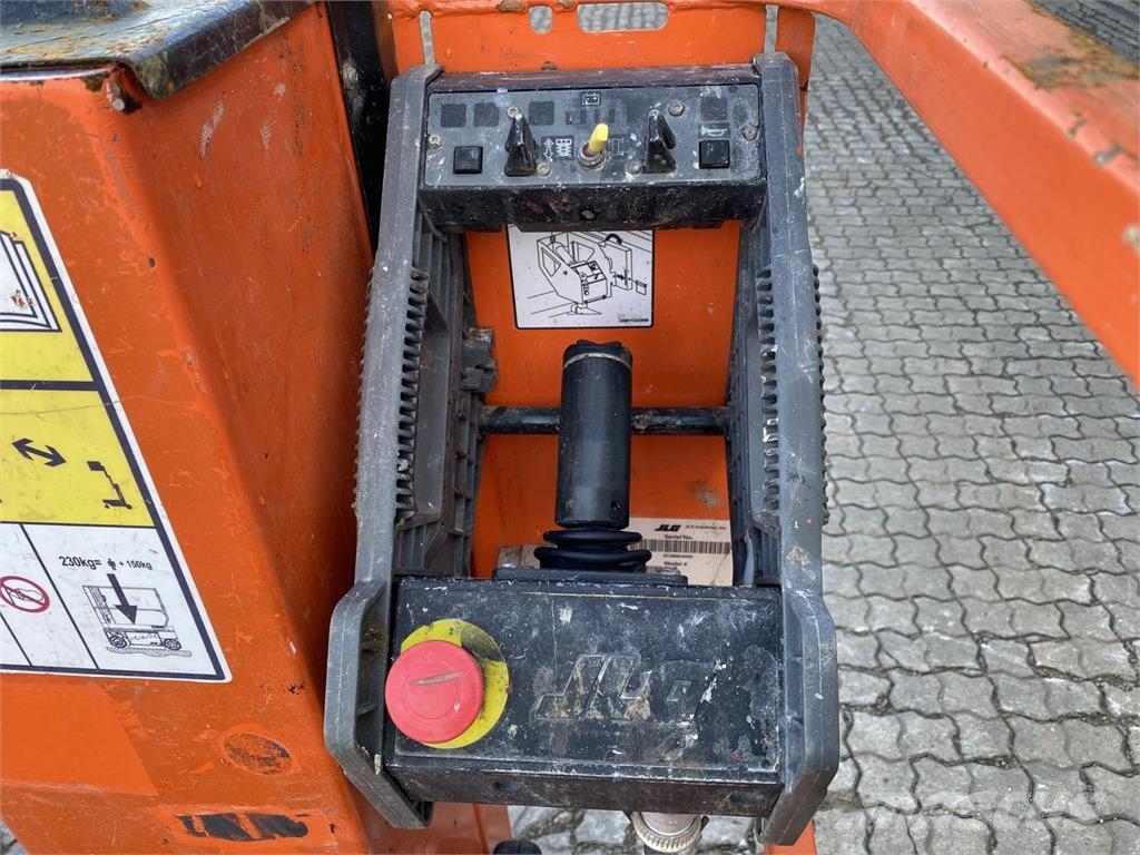 JLG 1230ES Saksilavat