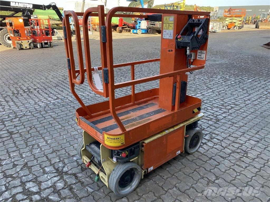 JLG 1230ES Saksilavat