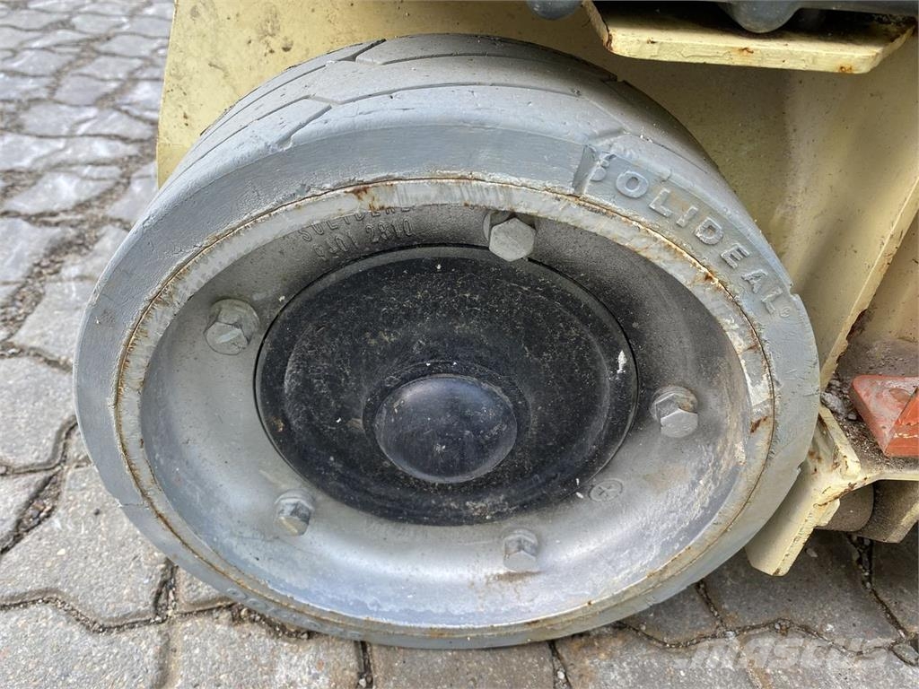JLG 1230ES Saksilavat