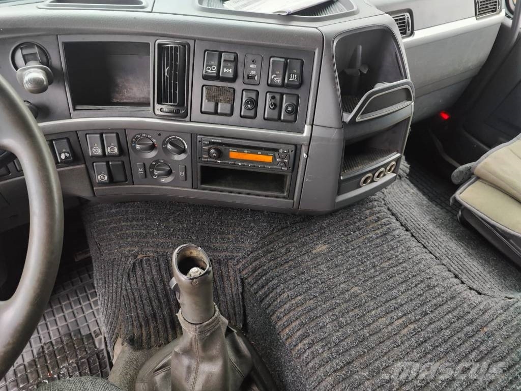 Volvo FM 13 Camiones con caja de remolque