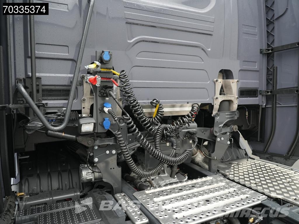 Scania S660 S 4X2 V8 Retarder Full-Air 2x Tanks Standklim Trekkers