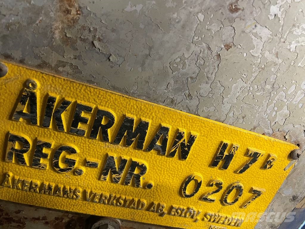 Åkerman H 7 B Dismantled. Only specific spare parts Rupsgraafmachines