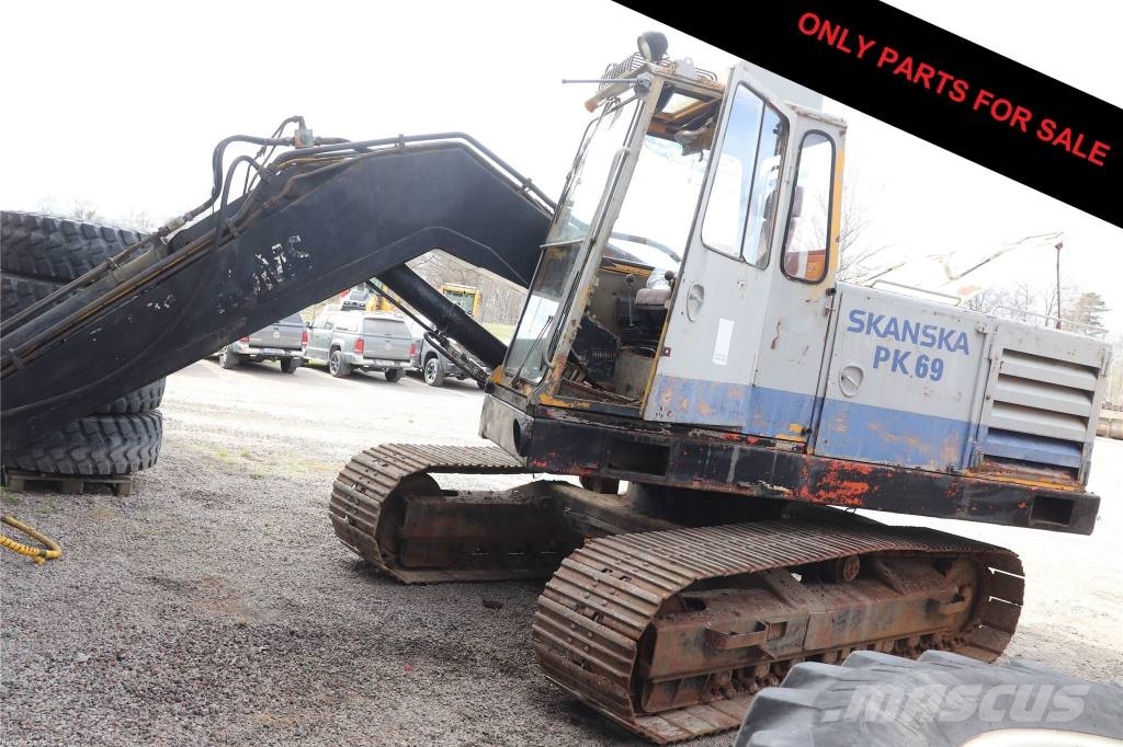 Åkerman H 7 B Dismantled. Only specific spare parts Rupsgraafmachines