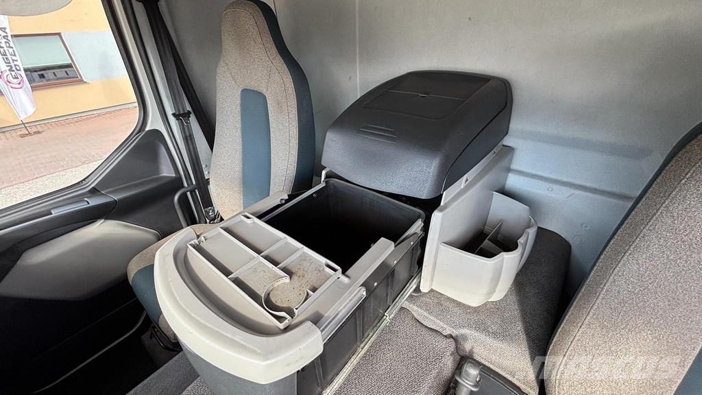 Volvo FE 320 4x2 EURO6 Camion Fourgon