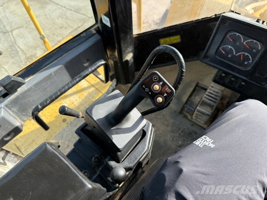 CAT 988 G Iekrāvēji uz riteņiem