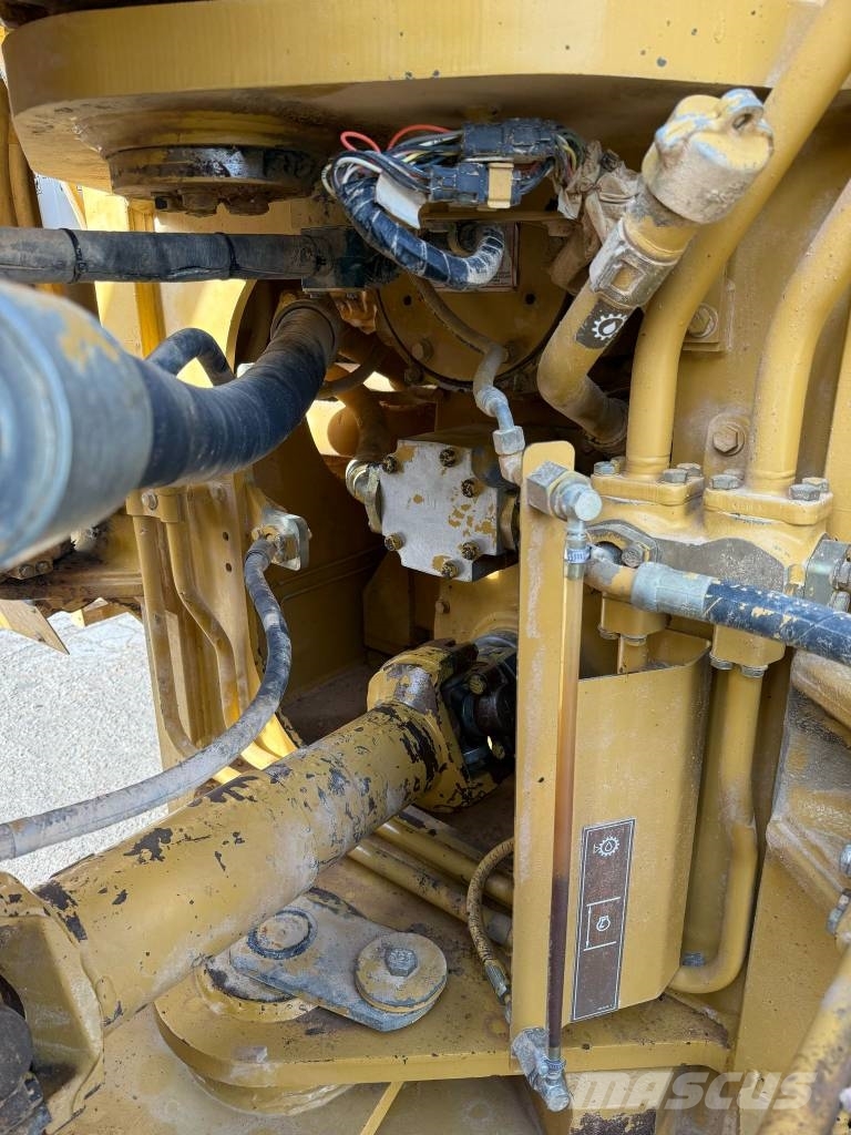 CAT 988 G Iekrāvēji uz riteņiem