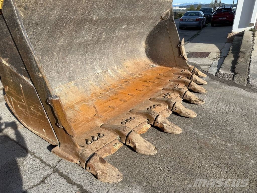 CAT 988 G Iekrāvēji uz riteņiem